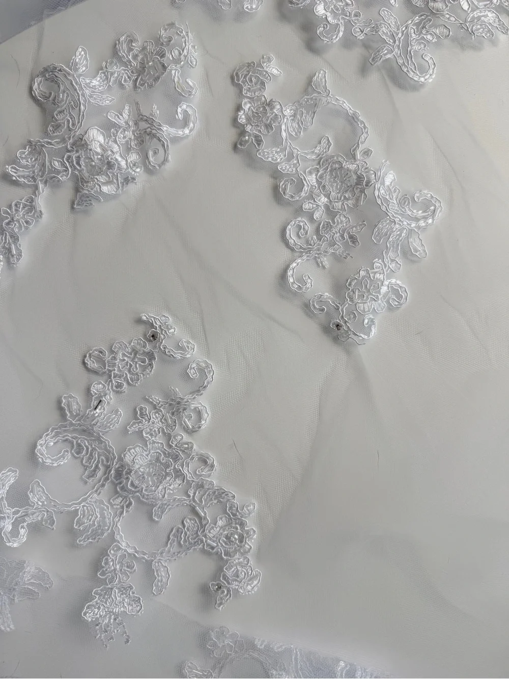 Lace Appliqué Cathedral Wedding Veil White Tulle Bridal Veil with Comb